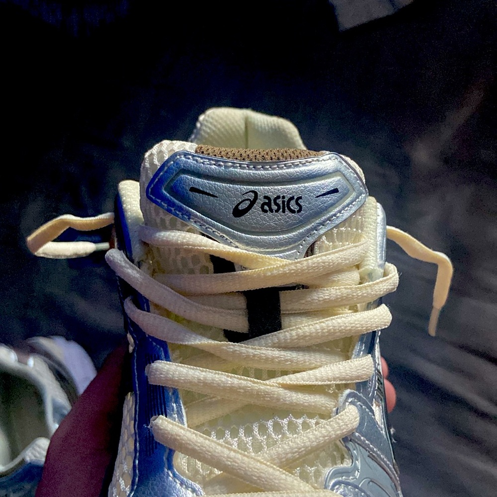 Acics Metallic plum 8’ 1/2 (no box) near ds